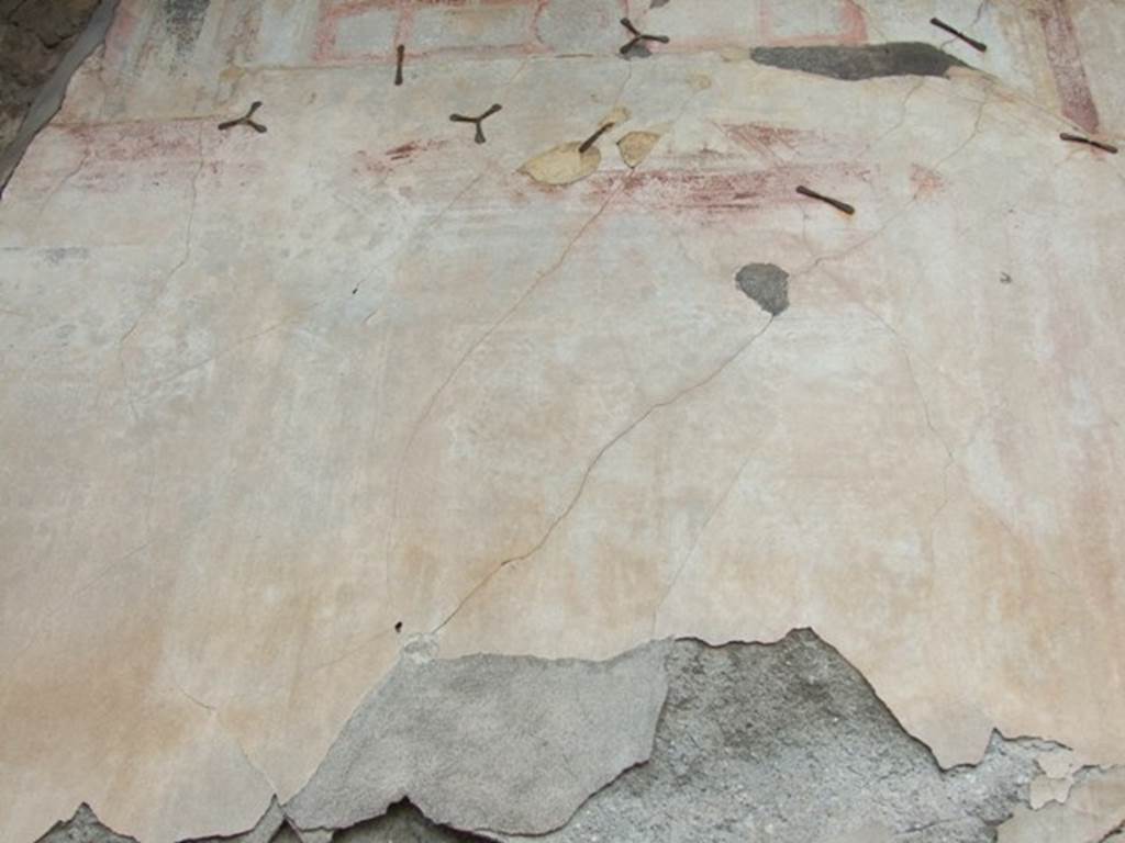 VI.10.11 Pompeii. March 2009. Room 15, remains of architectural painting on west wall of triclinium.