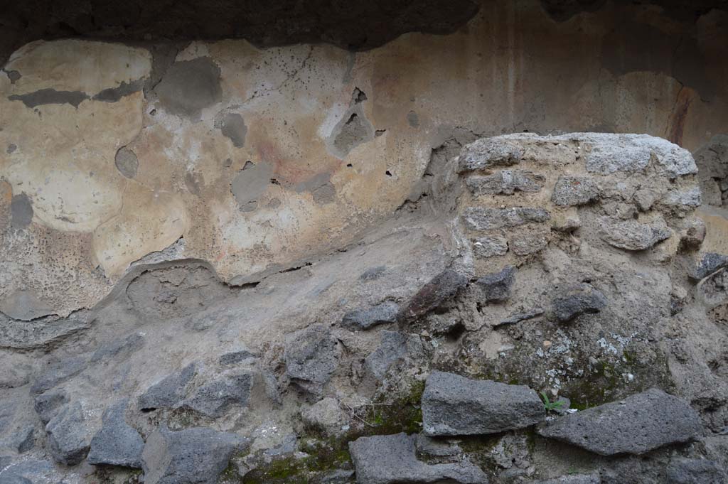 Pompeii Street Altar at I.8.1. October 2018. Detail of west exterior side wall with ramp and altar.
Foto Taylor Lauritsen, ERC Grant 681269 DCOR.
