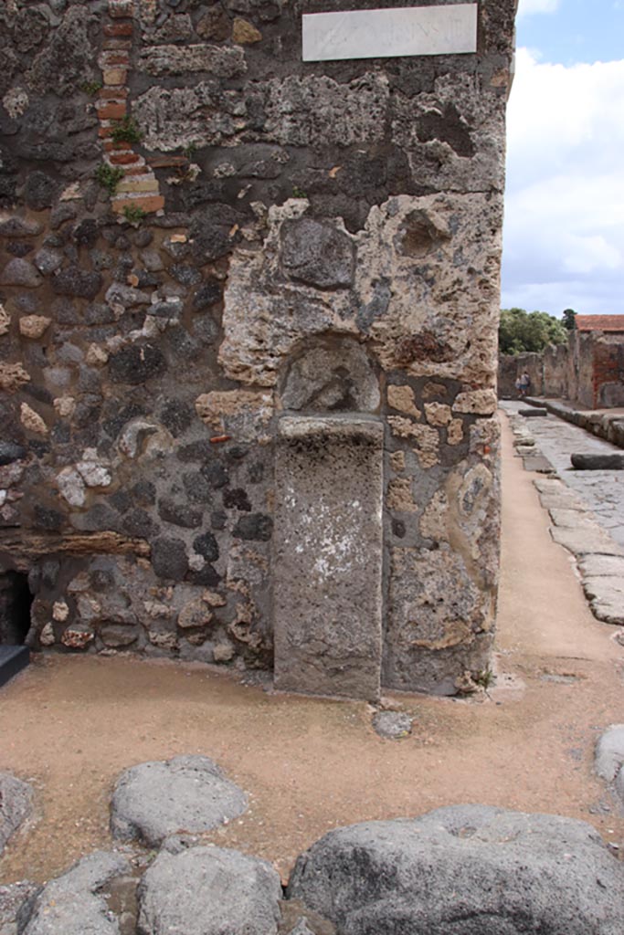 Street Altar at VIII.3.17. September 2005.