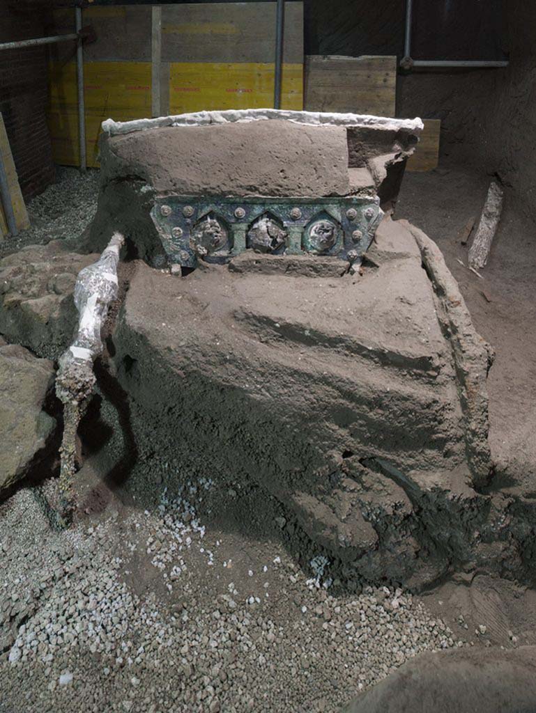 Cività Giuliana. February 2021. “It is an extraordinary discovery for the advancement of our knowledge of the ancient world”, declared Massimo Osanna, outgoing Director of the Archaeological Park, “At Pompeii vehicles used for transport have been found in the past, such as that of the House of Menander, or the two chariots discovered at Villa Arianna (one of which can be admired at the new Stabian Antiquarium), but nothing like the Cività Giuliana chariot.

What we have is a ceremonial chariot, probably the Pilentum referred to by some sources, which was employed not for everyday use or for agricultural transport, but to accompany community festivities, parades and processions. This type of chariot, which has never before emerged from Italian soil, bears comparison with finds uncovered around fifteen years ago inside a burial mound in Thrace (in northern Greece, near the Bulgarian border). One of the Thracian chariots is particularly similar to ours, even if it lacks the extraordinary figurative decorations that accompany the Pompeian find. 

The scenes on the medallions which embellish the rear of the chariot refer to Eros (Satyrs and nymphs), while the numerous studs feature erotes. Considering that the ancient sources allude to the use of the Pilentum by priestesses and ladies, one cannot exclude the possibility that this could have been a chariot used for rituals relating to marriage, for leading the bride to her new household.

Cività Giuliana. Febbraio 2021.  “E’ una scoperta straordinaria per l'avanzamento della conoscenza del mondo antico. – dichiara Massimo Osanna, Direttore uscente del Parco archeologico - A Pompei sono stati ritrovati in passato veicoli per il trasporto, come quello della casa del Menandro, o i due carri rinvenuti a Villa Arianna (uno dei quali si può ammirare nel nuovo Antiquarium Stabiano), ma niente di simile al carro di Civita Giuliana.

Si tratta infatti di un carro cerimoniale, probabilmente il Pilentum noto dalle fonti, utilizzato non per gli usi quotidiani o i trasporti agricoli, ma per accompagnare momenti festivi della comunità, parate e processioni. Mai emerso dal suolo italiano, il tipo di carro trova confronti con reperti rinvenuti una quindicina di anni fa all’interno di un tumulo funerario della Tracia (nella Grecia settentrionale, al confine con la Bulgaria). Uno dei carri traci è particolarmente vicino al nostro anche se privo delle straordinarie decorazioni figurate che accompagnano il reperto pompeiano. 

Le scene dei medaglioni che impreziosiscono il retro del carro rimandano all'eros (Satiri e ninfe), mentre le numerose borchie presentano eroti. Considerato che le fonti antiche alludono all’uso del Pilentum da parte di sacerdotesse e signore, non si esclude che potesse trattarsi di un carro usato per rituali legati al matrimonio, per condurre la sposa nel nuovo focolare domestico. 

Photograph © Parco Archeologico di Pompei.

