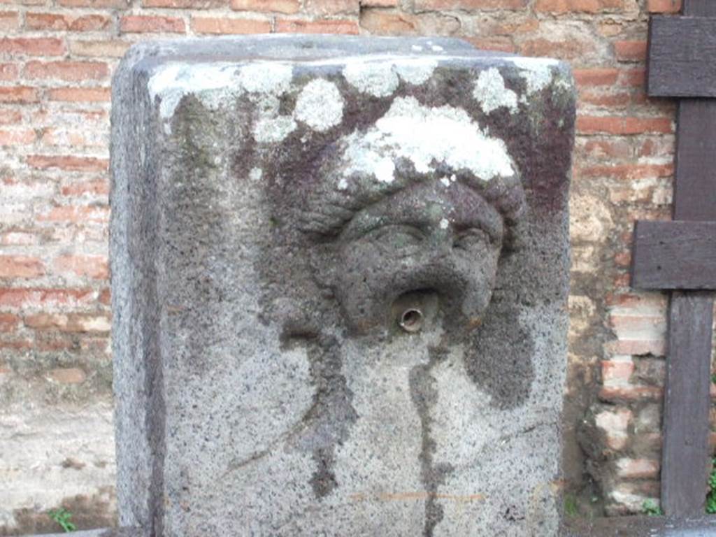 Fountain between VII.1.32 and VII.1.33