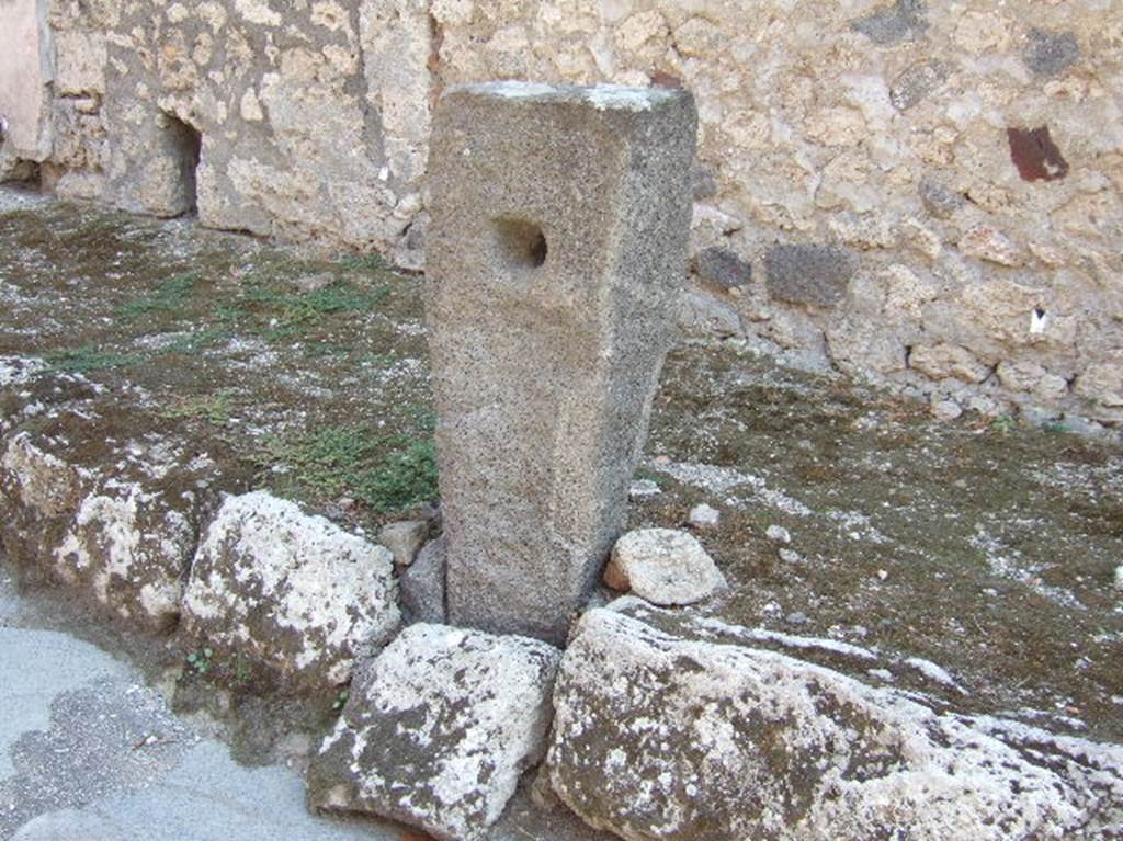 Fountain between VII.15.12 and VII.15.13. September 2005. Looking south.
Nach Eschebach: Stark ausgewaschen Lwenprotome?
According to Eschebach: Heavily eroded lion head relief?
See Eschebach, H., 1983. Pompeii, Herculaneum, Stabiae; Bollettino dellAssociazione Internazionale Amici di Pompei 1, p. 14, Kat.Nr. 30, fig. 24. 
