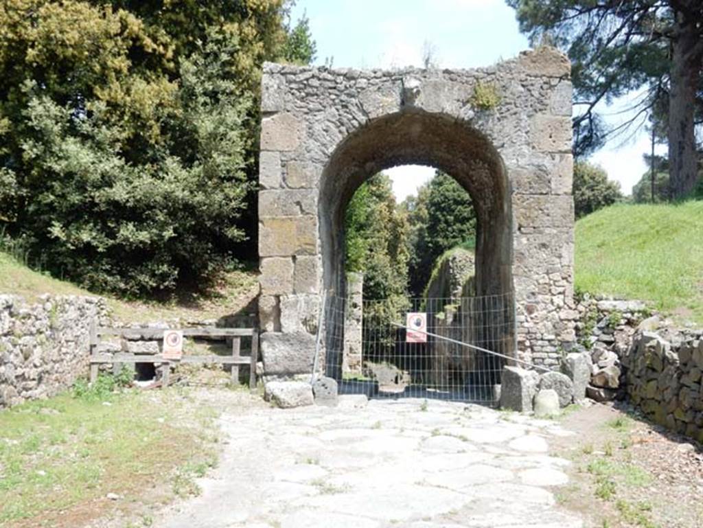 Pompeii Porta Nola. May 2015. Looking east out from city. 
Photo courtesy of Buzz Ferebee.
