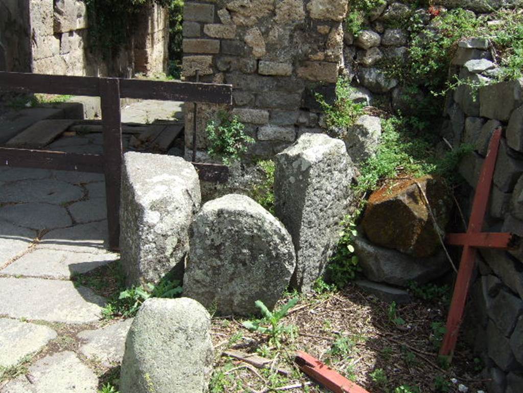 Pompeii Porta Nola. May 2006. On the city south side of the Nola Gate near III.12.