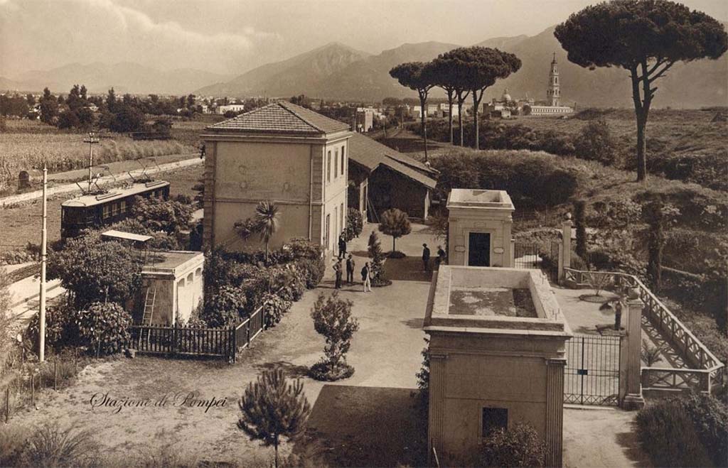 H10. The station was opened with the line in 1904 and was known as Pompei, then Pompei Scavi and then Pompei Valle.
Originally it had a small passenger building with ticket office, from which it was possible to access the area of archaeological excavations through Porta di Nola.
Its isolated position led to poor usage and, after the station building was demolished, traveller movement became almost nil and it was closed in the early 2000s.
See http://www.lestradeferrate.it/63pompei/63pompeiv.htm
