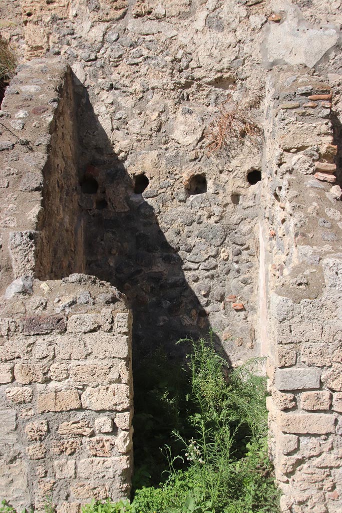 1.2.6 Pompeii. October 2024.
Looking north towards doorway to small room, on east side of steps. Photo courtesy of Klaus Heese.
