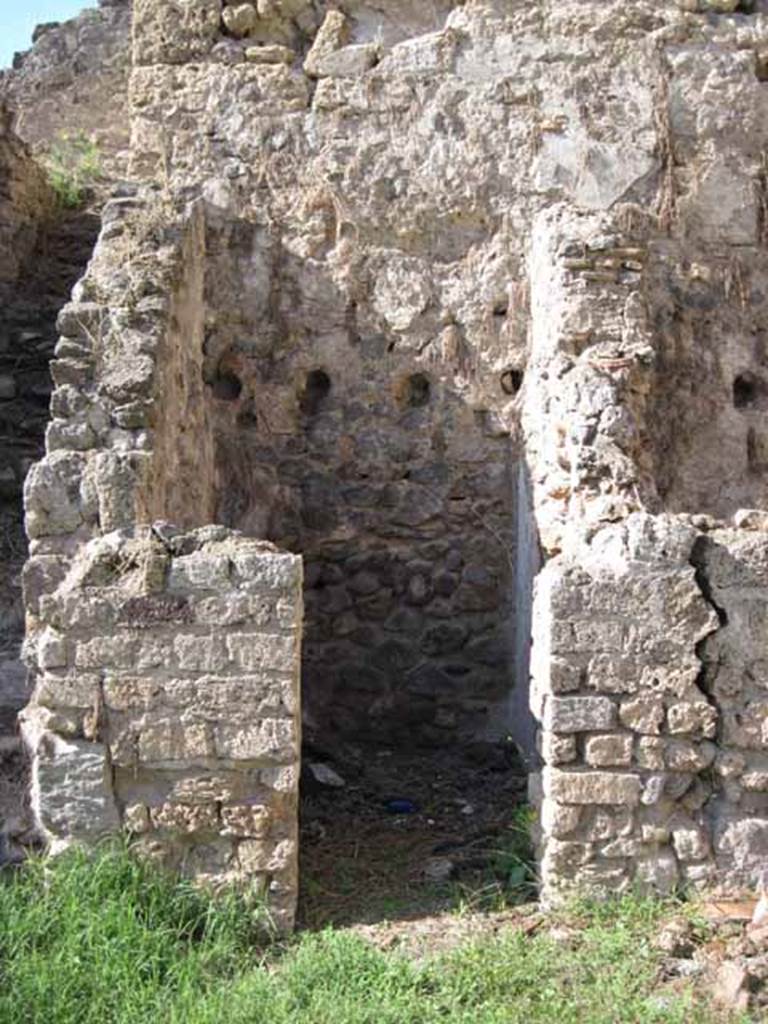 1.2.6 Pompeii. September 2010. Looking north towards doorway to small room, on east side of steps. Photo courtesy of Drew Baker.
