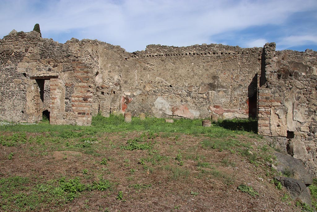 1.2.6 Pompeii. October 2024. Looking east across site of atrium, with peristyle in centre rear. Photo courtesy of Klaus Heese.