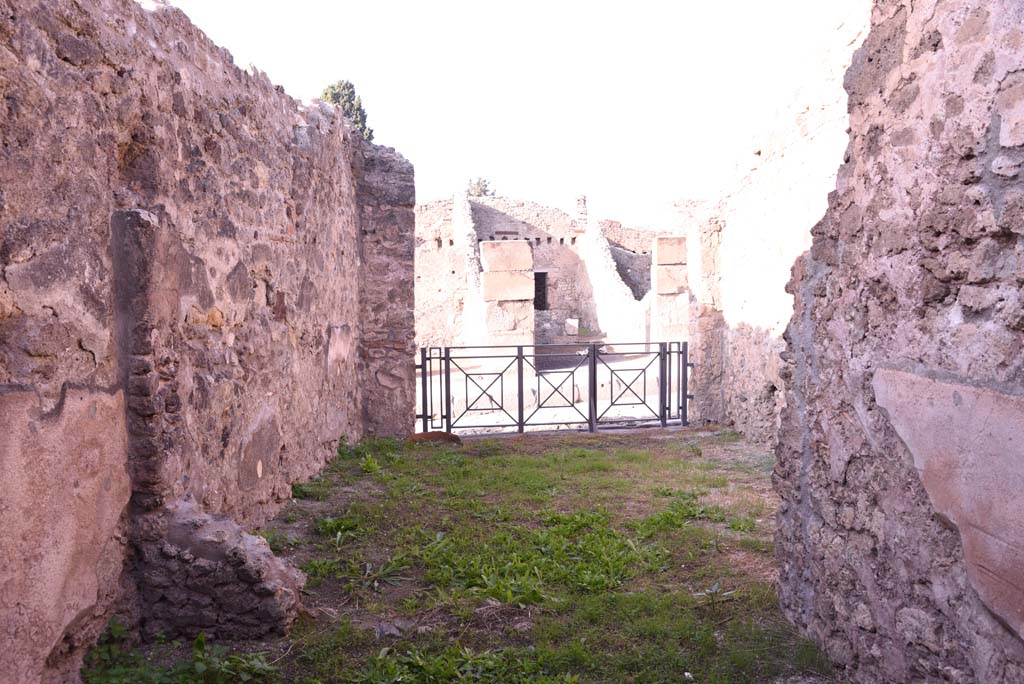 I.4.11 Pompeii. October 2019. Looking west across bar-room from rear room.
Foto Tobias Busen, ERC Grant 681269 DÉCOR.

