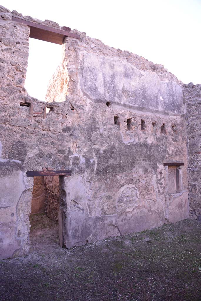 I.4.18 Pompeii. October 2019. Looking west across south wall towards niche. 
Foto Tobias Busen, ERC Grant 681269 DCOR.


