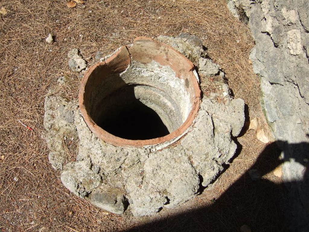 I.6.2 Pompeii. May 2006. Cistern shaft.   