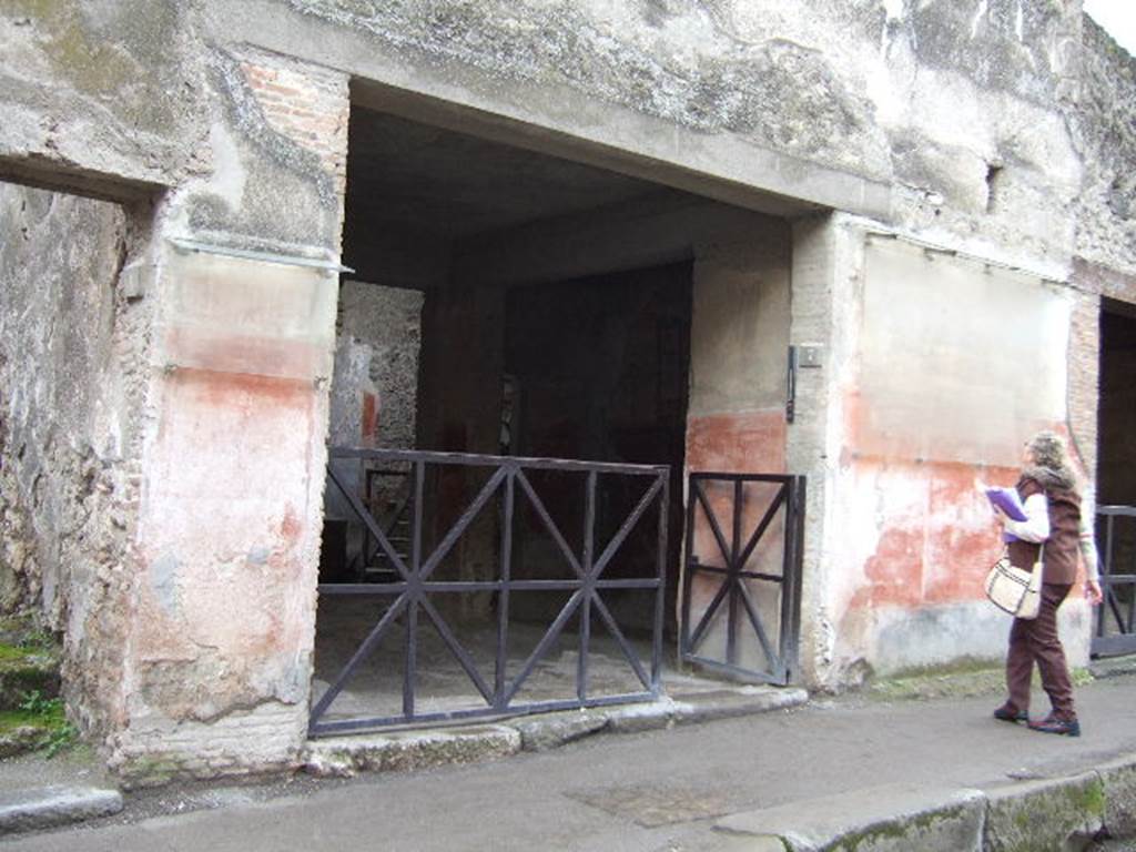 I.6.7 Pompeii. December 2005. Entrance. According to Della Corte: Immediately to the right were the following electoral recommendations:
Fullones universi rog(ant) (CIL IV 7164).
Stephanus rog(at) (CIL IV 7172)
Stephane fac (CIL IV 7174)
Specla (rogat) (CIL IV 7167)
See Della Corte, M., 1965.  Case ed Abitanti di Pompei. Napoli: Fausto Fiorentino. (pp. 286-7).