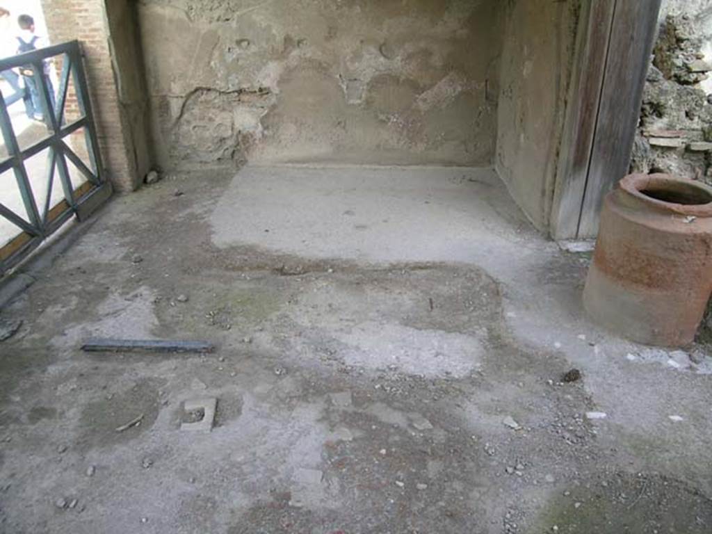 I.6.8 Pompeii. October 2004. Looking east across shop room, from I.6.9.
Photo courtesy of Nicolas Monteix.
