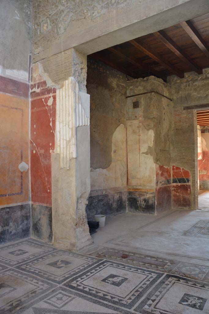 I.7.1 Pompeii. October 2019. 
Looking south-east from atrium towards east wall of tablinum, with recess.
Foto Annette Haug, ERC Grant 681269 DCOR.

