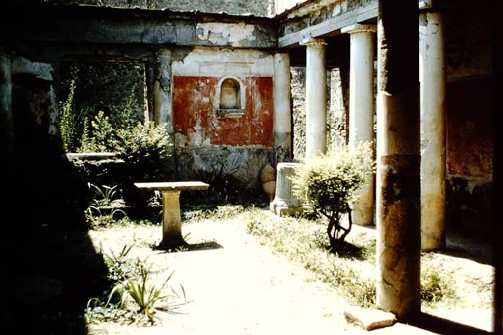 I.7.7 Pompeii. 1961. Looking towards north-west corner of pseudoperistyle.  Photo by Stanley A. Jashemski.
Source: The Wilhelmina and Stanley A. Jashemski archive in the University of Maryland Library, Special Collections (See collection page) and made available under the Creative Commons Attribution-Non Commercial License v.4. See Licence and use details.
J61f0808
