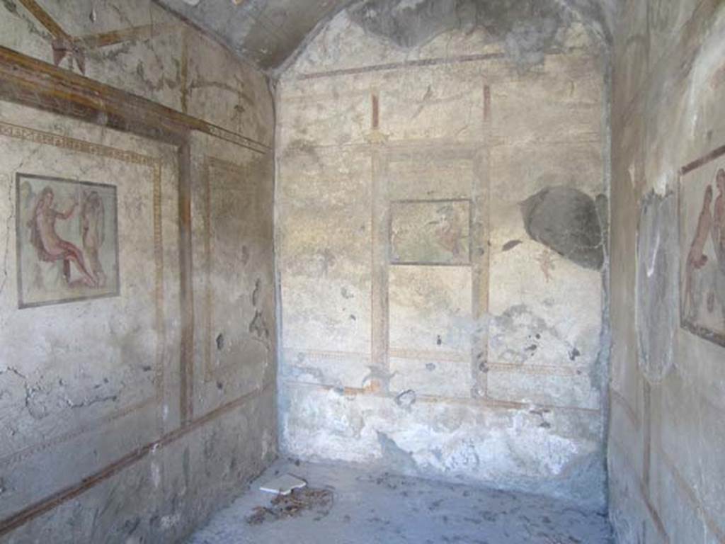 I.7.11 Pompeii. March 2012.  Looking west into south-west corner of bedroom on west side of atrium. Photo courtesy of Marina Fuxa.
