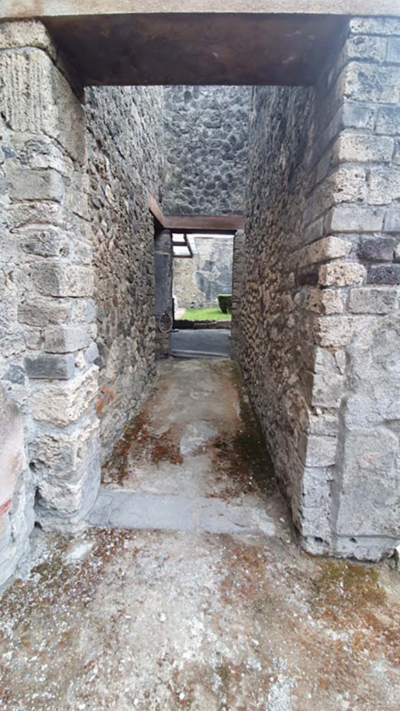 I.8.9 Pompeii. July 2021. 
Room 6, looking south along corridor or andron, leading to room 7 and portico of garden.
Foto Annette Haug, ERC Grant 681269 DÉCOR.
