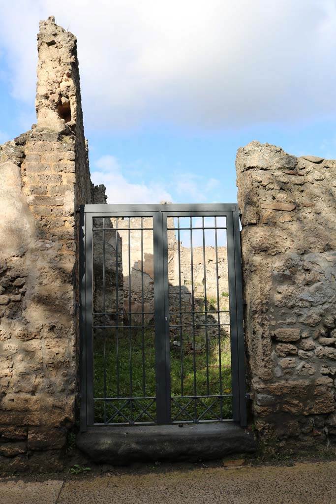 I.8.13, Pompeii. December 2018. Entrance doorway. Photo courtesy of Aude Durand.