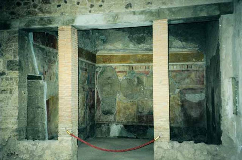 I.8.17 Pompeii. June 2010. Room 9, tablinum, looking east across room from the atrium. Photo courtesy of Rick Bauer.

