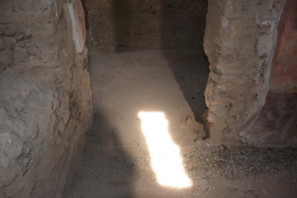 I.8.17 Pompeii. March 2019. Room 9, doorway in north-west corner of tablinum, leading into room 10
Foto Annette Haug, ERC Grant 681269 DÉCOR.



