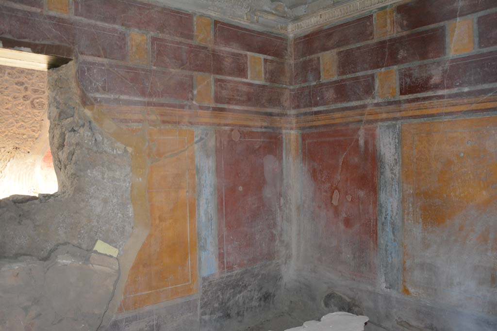 I.8.17 Pompeii. October 2019. Room 12, looking north along west wall towards north-west corner.
Foto Annette Haug, ERC Grant 681269 DCOR.

