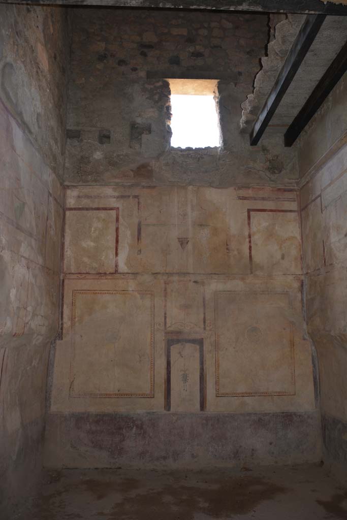 I.8.17 Pompeii. October 2019.  Room 14, looking towards west wall.
Foto Annette Haug, ERC Grant 681269 DÉCOR.

