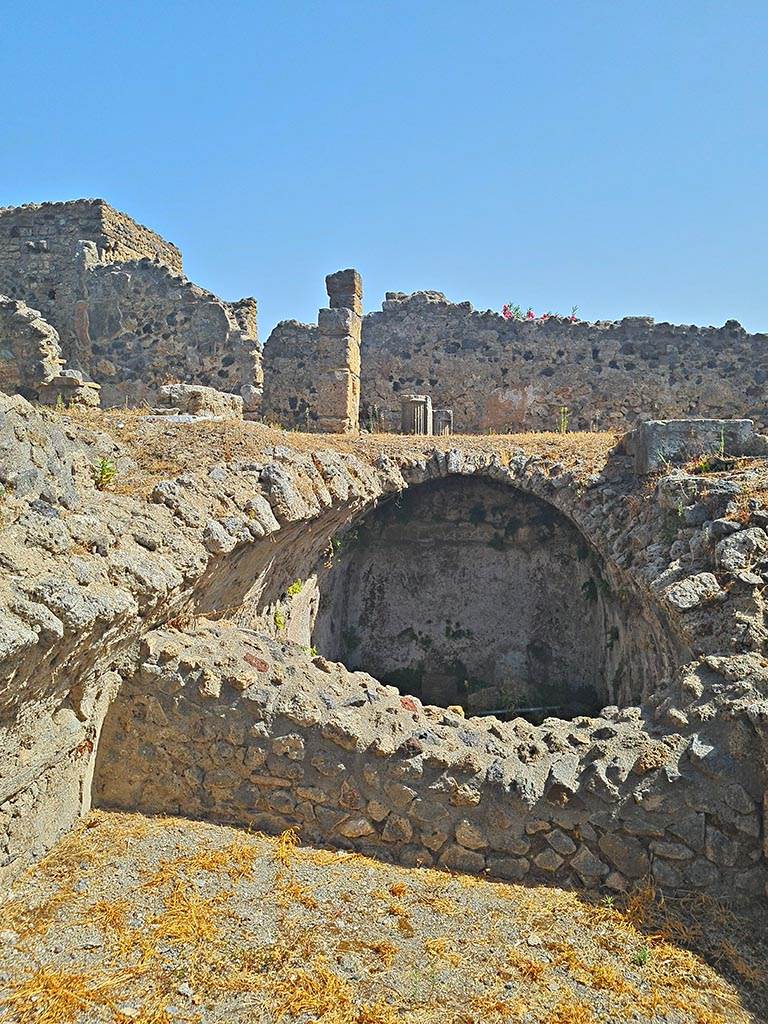 I.8.19 Pompeii. September 2024. 
Looking east towards cistern at lower level, with peristyle of I.8.2 above. Photo courtesy of Giuseppe Ciaramella.

