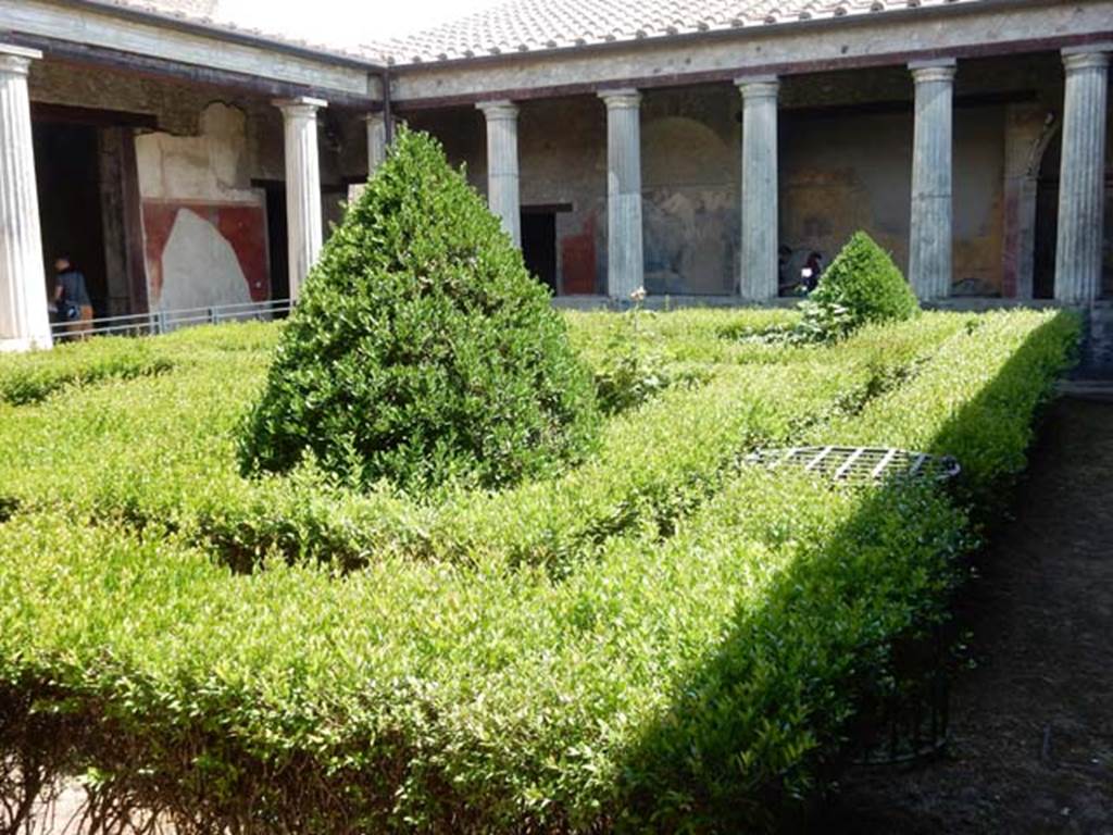 I.10.4 Pompeii. May 2017. Looking south-east across peristyle garden from north-west corner.  Photo courtesy of Buzz Ferebee.
