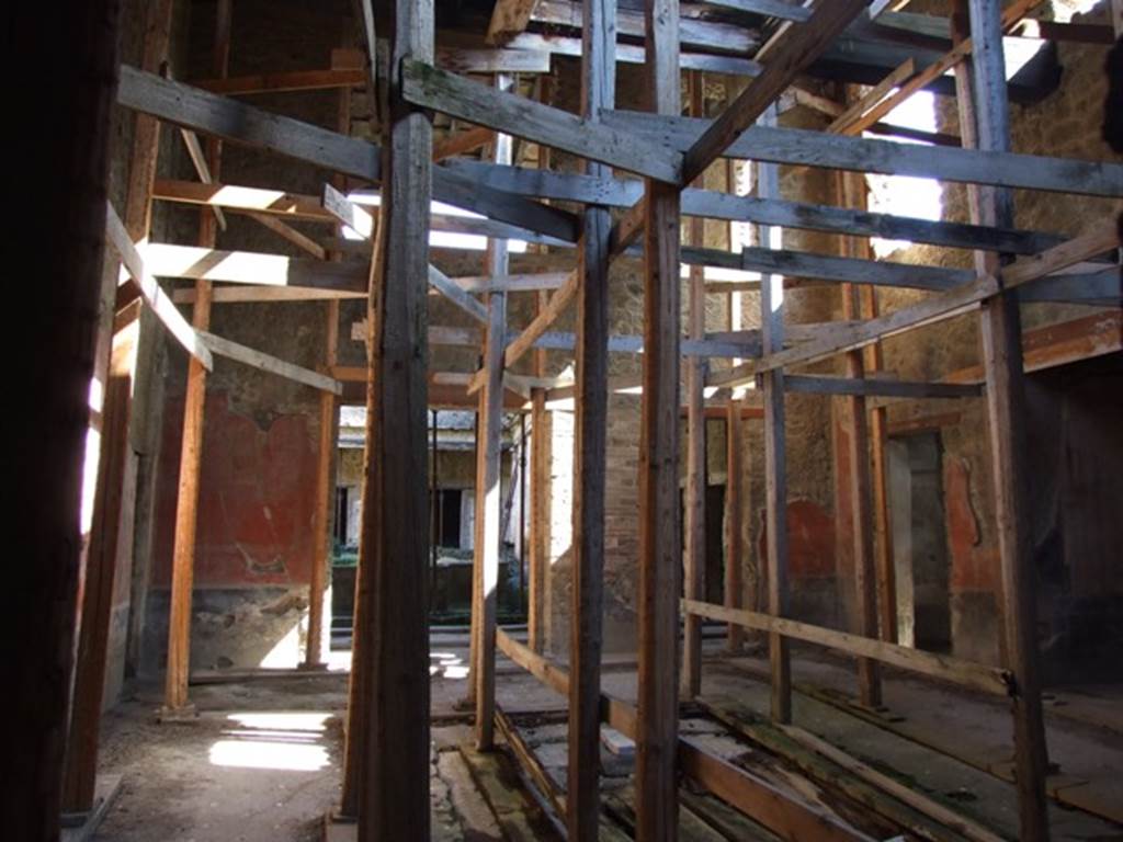 I.10.11 Pompeii.  March 2009.  Room 2.  Atrium.  Looking east to peristyle and upper floors.
