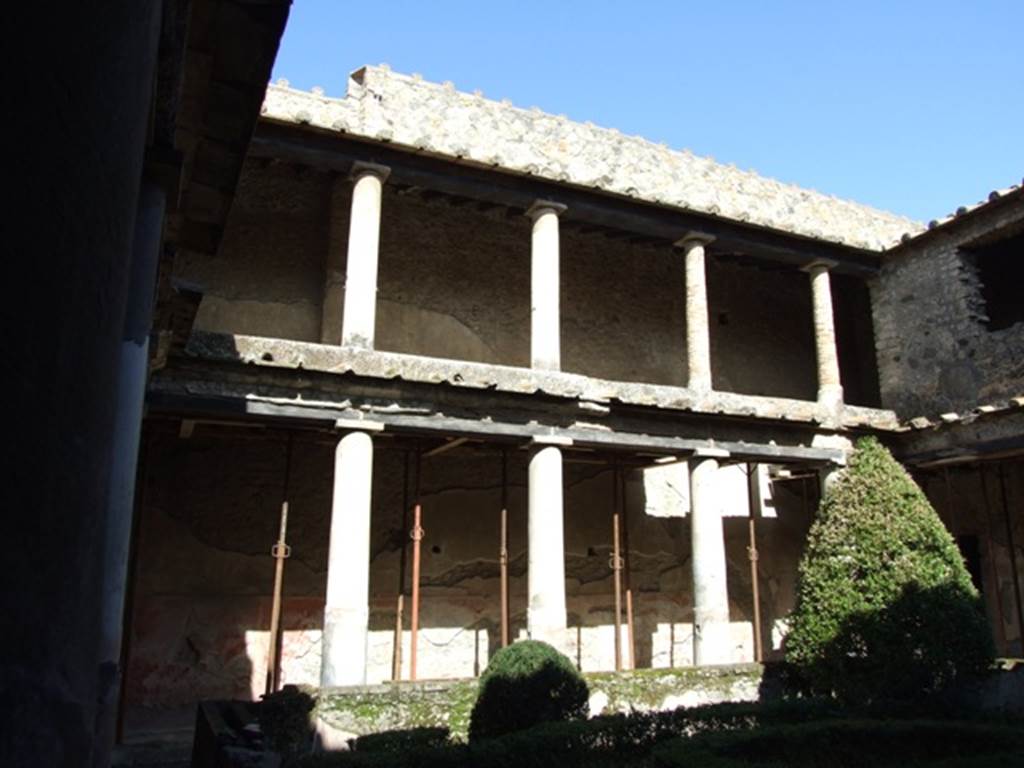 I.10.11 Pompeii. March 2009. Room 10, lower and upper floors of north side of portico.