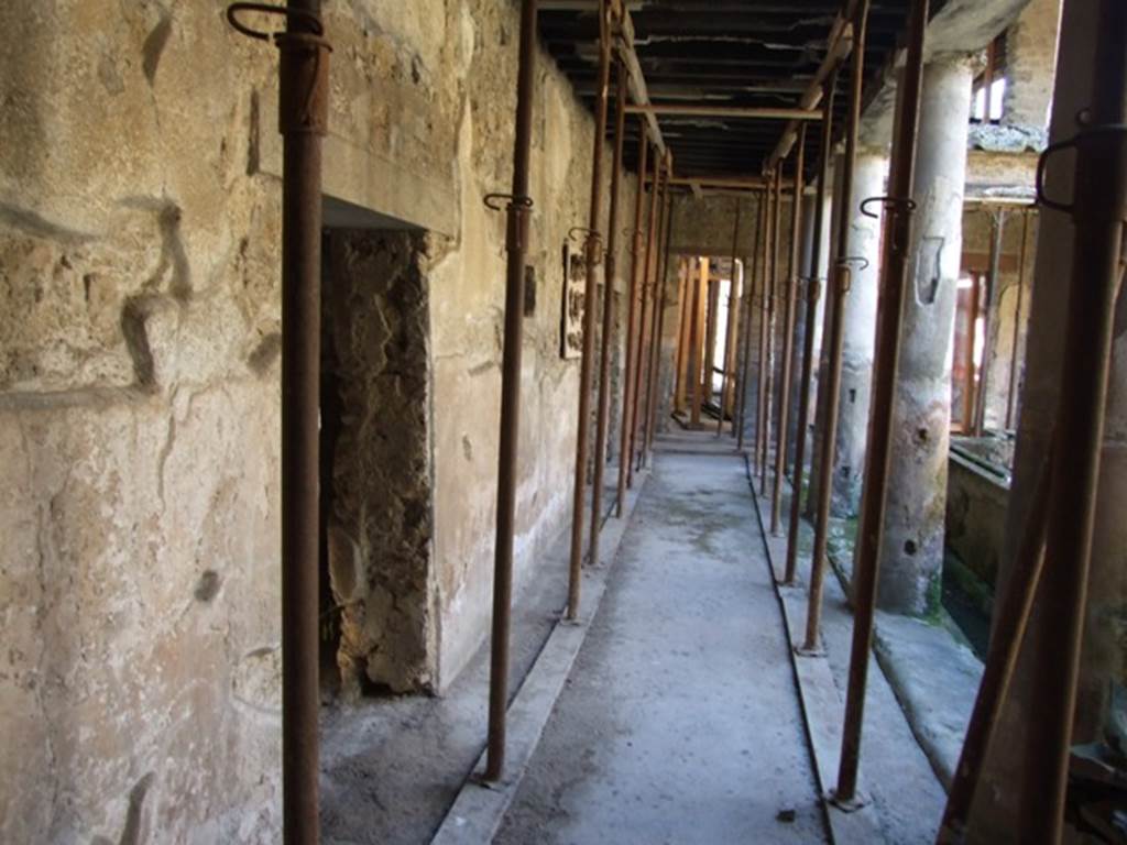 I.10.11 Pompeii. March 2009. Room 10, looking west along south side of peristyle.  