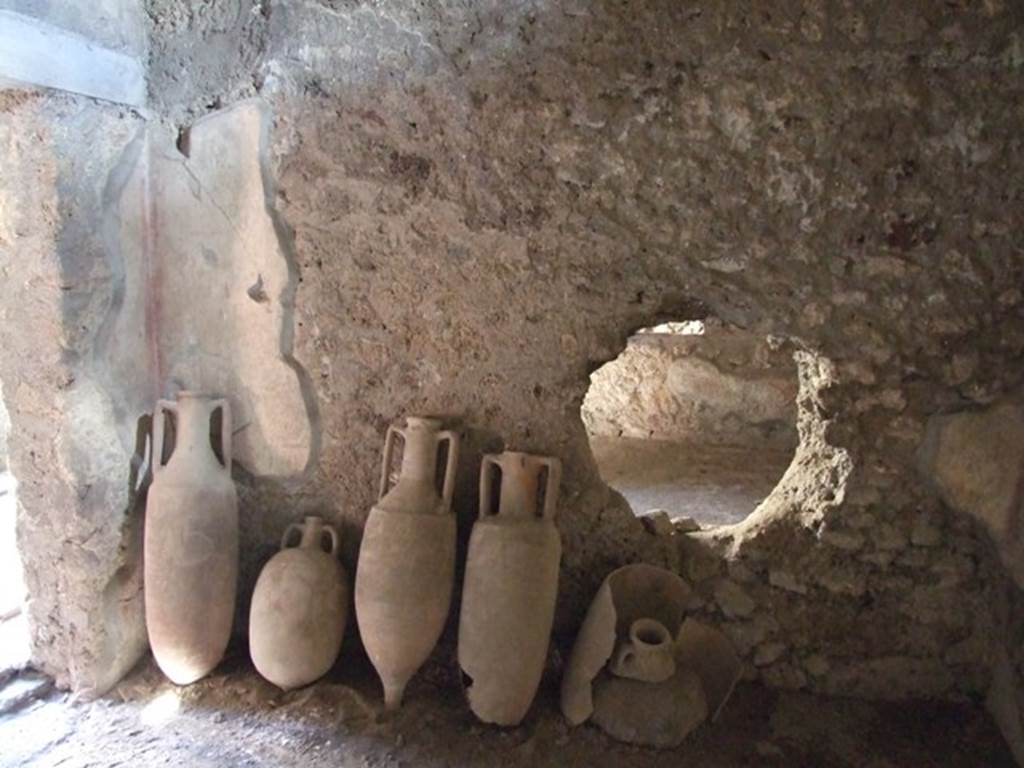 I.10.11 Pompeii.  March 2009.  Room 19.   East wall.