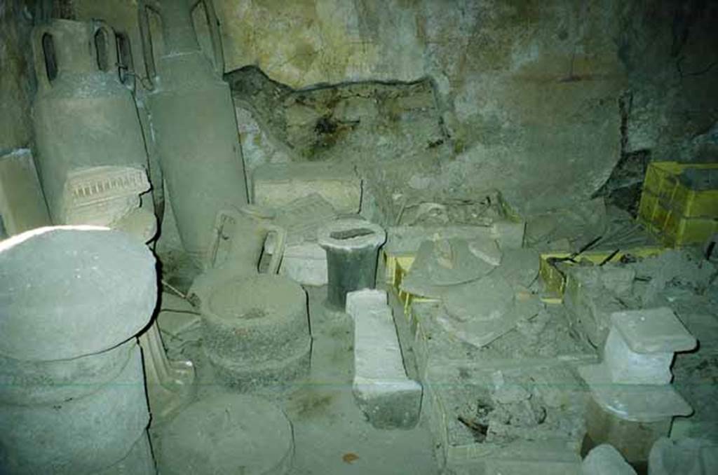 I.10.16/15 Pompeii. June 2010. 
Second room/cubiculum to south of entrance with amphorae and finds, also see I.10.16. Photo courtesy of Rick Bauer.


