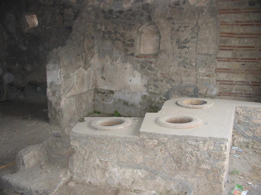 I.14.15 Pompeii. May 2003. Looking east towards counter, and east wall with niche. Photo courtesy of Nicolas Monteix.