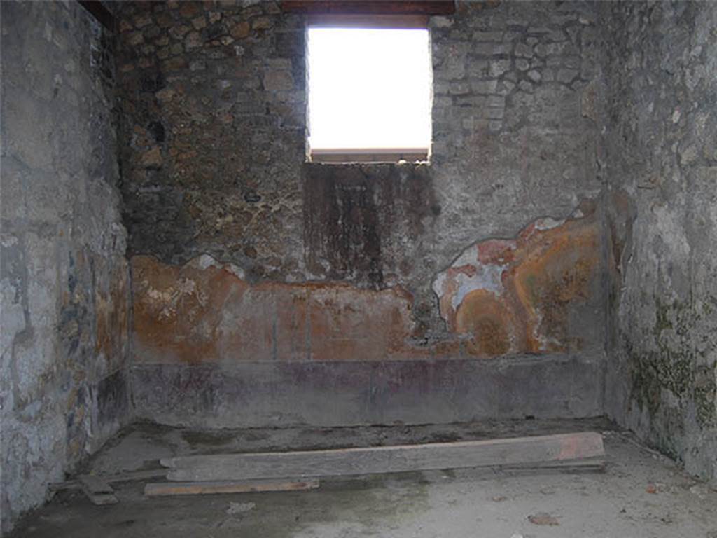 I.14.15 Pompeii. October 2013. South wall of room to west of bar-room. Photo courtesy of Paula Lock.
