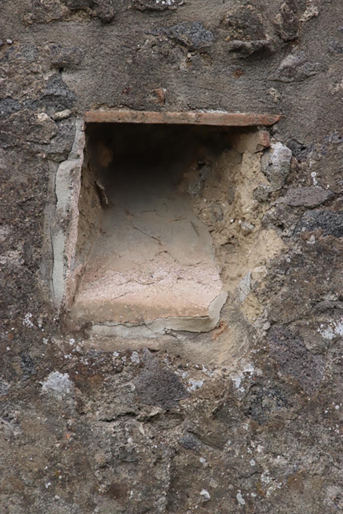 I.15.3 Pompeii. May 2024. 
Detail of niche in west wall of garden/vineyard 14 near north-west corner. Photo courtesy of Klaus Heese. 

