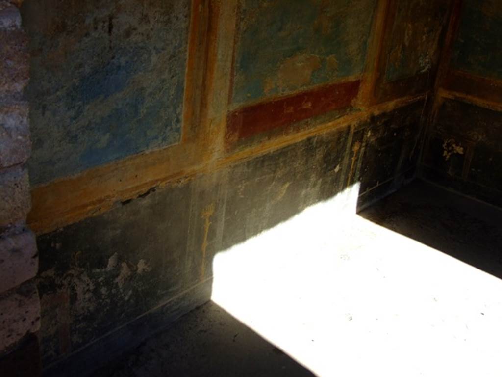 II.3.3 Pompeii.  March 2009. Room 10, East wall.