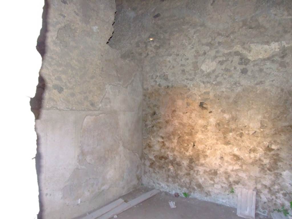 II.3.3 Pompeii.  March 2009.  Room 14,  South west corner.