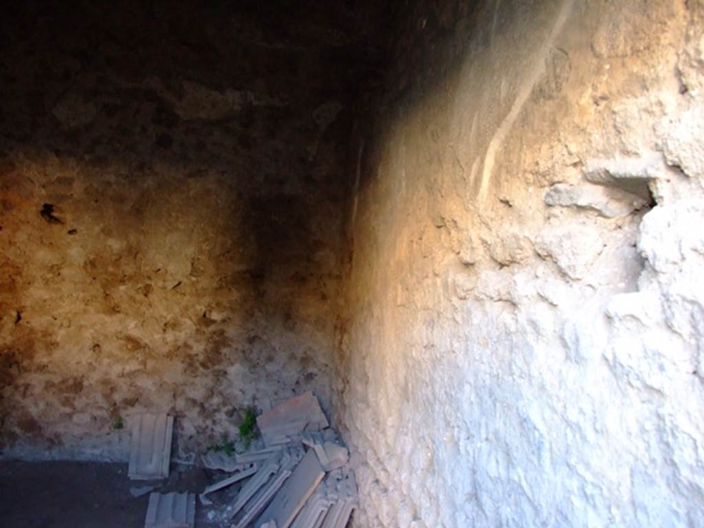 II.3.3 Pompeii.  March 2009.  Room 14, North west corner.
