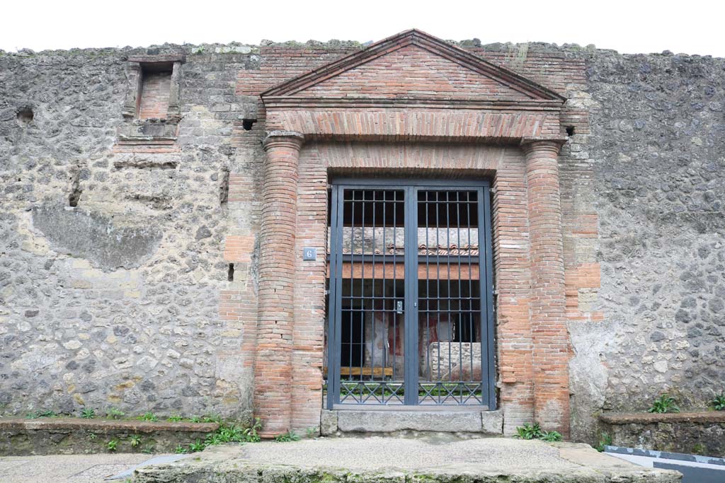 II.4.6 Pompeii. June 2012. Entrance doorway. Photo courtesy of Michael Binns.