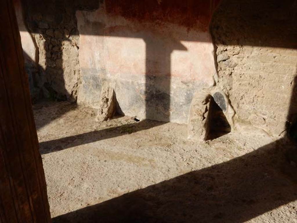 II.4.6 Pompeii. December 2006. View looking towards east wall across the portico of the baths, from II.4.5.

