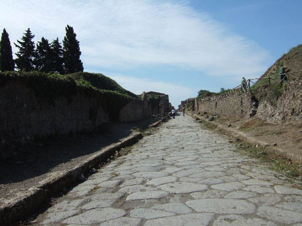 II.5.4/5        Via dellAbbondanza looking west from Porta Sarno        III.7