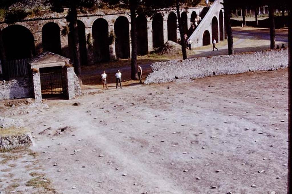 II.5 Pompeii. 1970.  Looking west across completed site.  Photo by Stanley A. Jashemski.
Source: The Wilhelmina and Stanley A. Jashemski archive in the University of Maryland Library, Special Collections (See collection page) and made available under the Creative Commons Attribution-Non Commercial License v.4. See Licence and use details.
J70f0801
