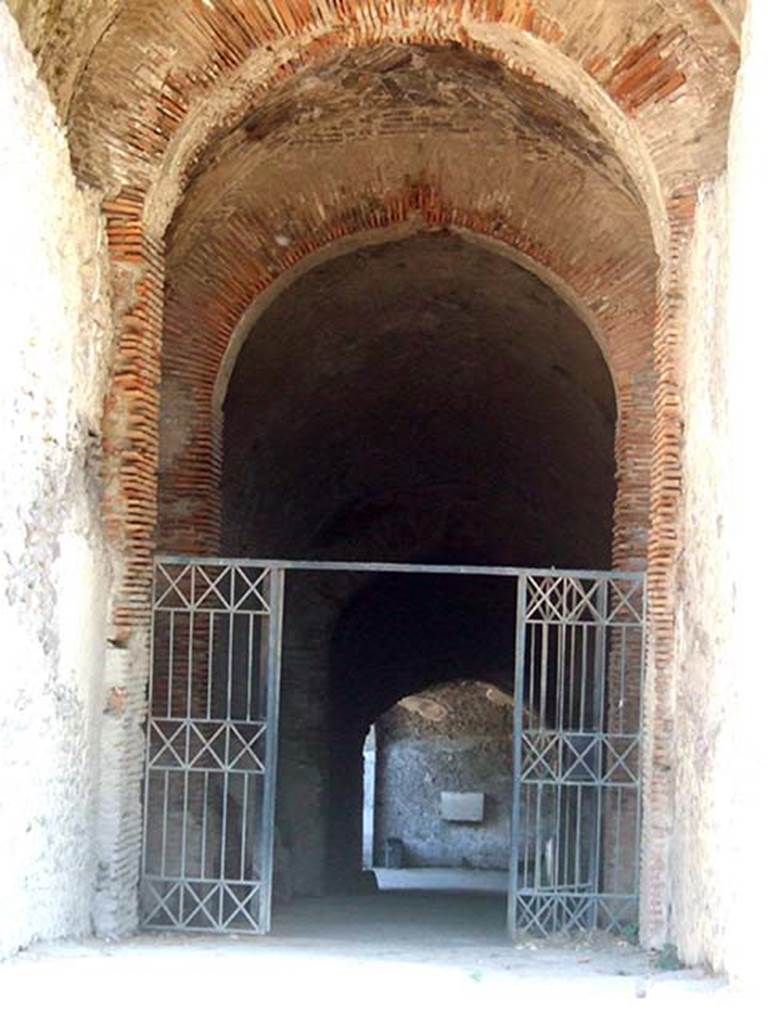 II.6 Pompeii. July 2021. 
Looking along corridor at south end of arena from entrance on west side.
Foto Annette Haug, ERC Grant 681269 DÉCOR.
