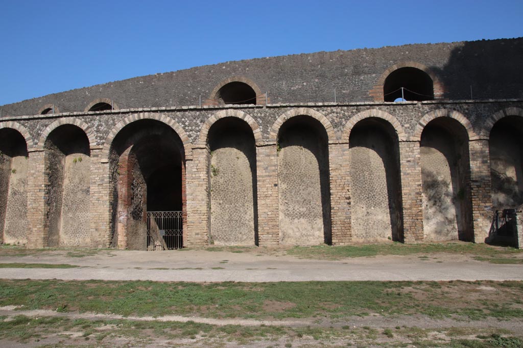 II.6 Pompeii. September 2005. Amphitheatre, central west side entrance.