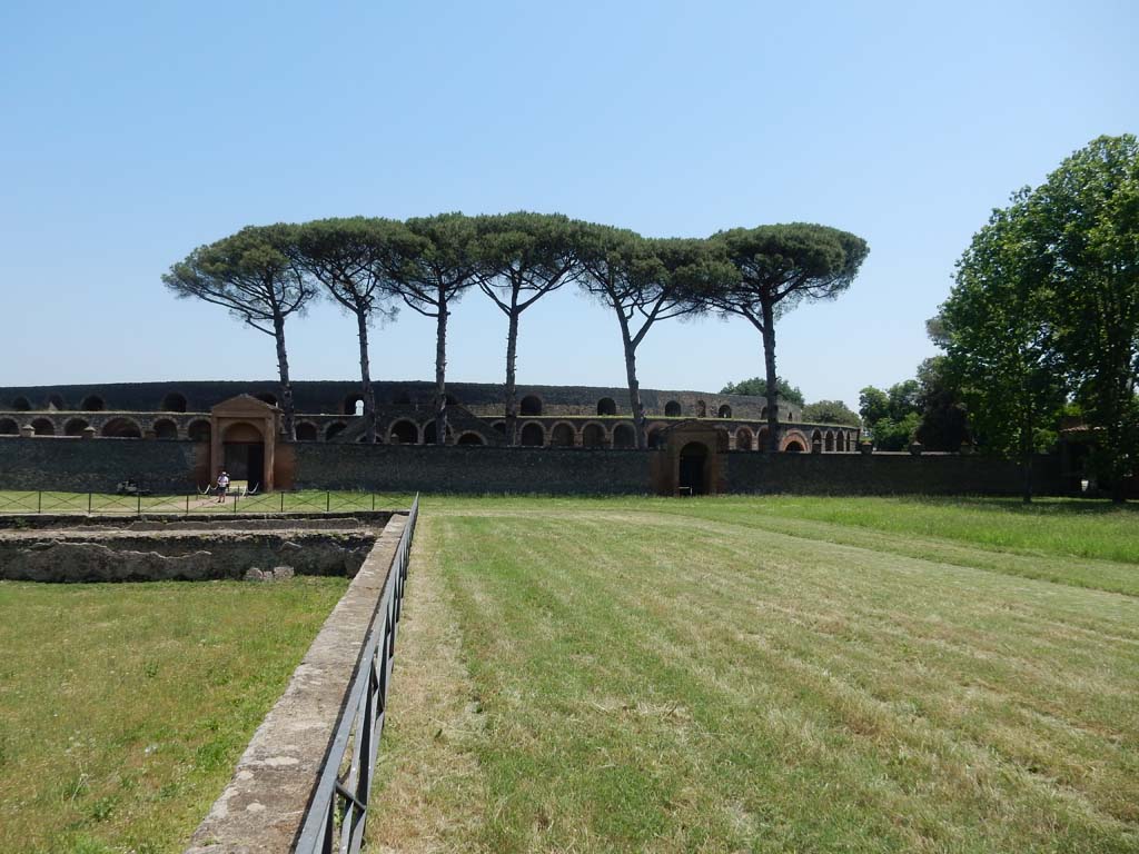 II.7 Pompeii. June 2019. South side of pool. Photo courtesy of Buzz Ferebee.