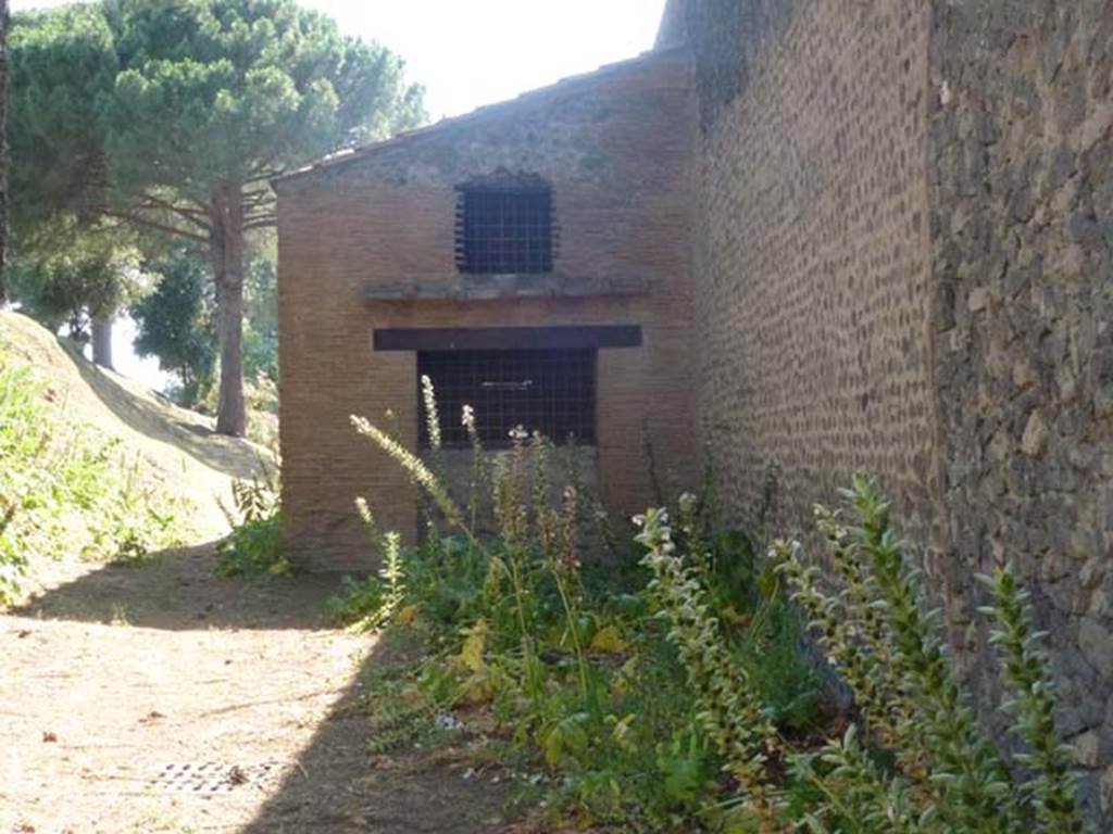 II.7.11 Pompeii. Palaestra. June 2012. Latrine building to south of II.7.1.