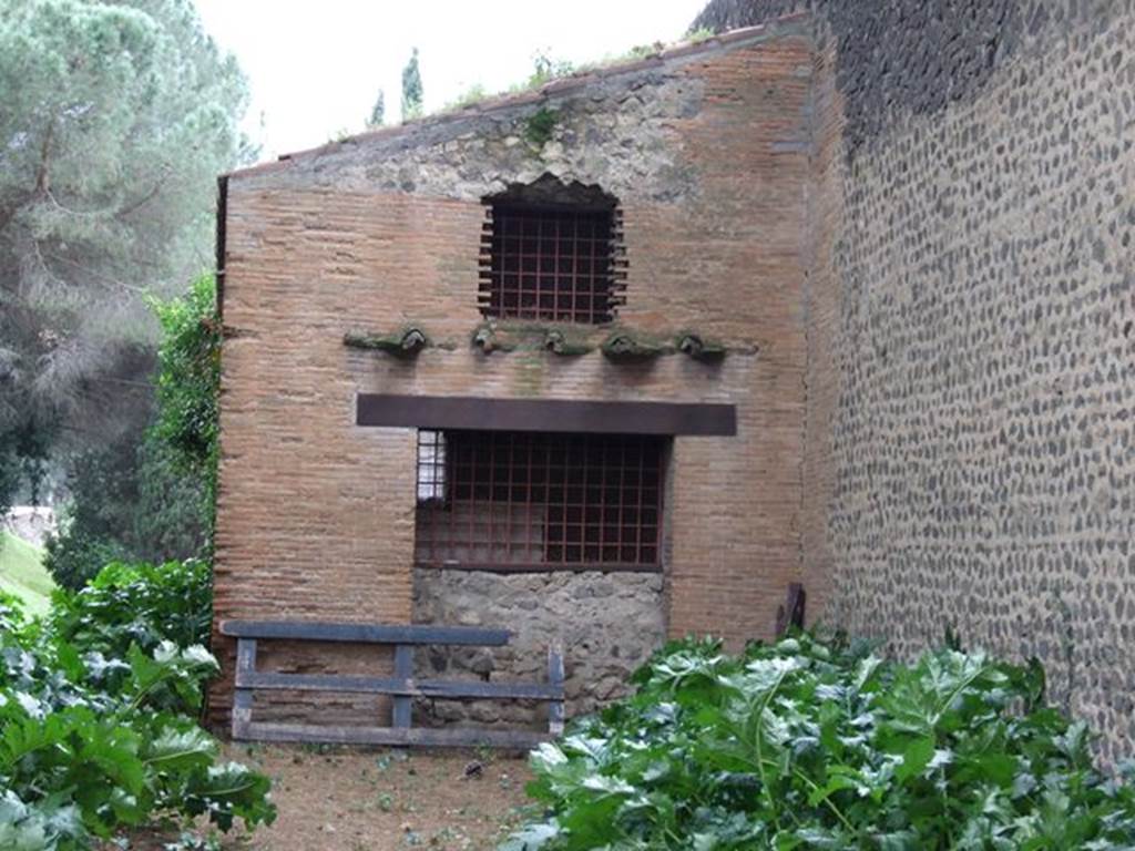 II.7.11 Pompeii. Palaestra. December 2006. Entrance to latrine building.
According to Nappo, “Water flowed continuously into the [central palestra] pool, and the overflow ran into a small drain, which flushed out the large latrine in the eastern section of the southern portico.
The latrine, entered through a small door under the portico, had seats of trachytic lava, probably covered with marble, on three sides.
Since it also had a door opening to the outside of the palaestra, opposite the arena, it may be ascertained that, at one time, the latrine was used when games were being held at the amphitheatre.”
See Nappo, S., 1998. Pompeii: Guide to the ancient city. London: Weidenfeld and Nicholson, p. 36-7.
Behind it on the plan is a long tapered walled enclosure.
