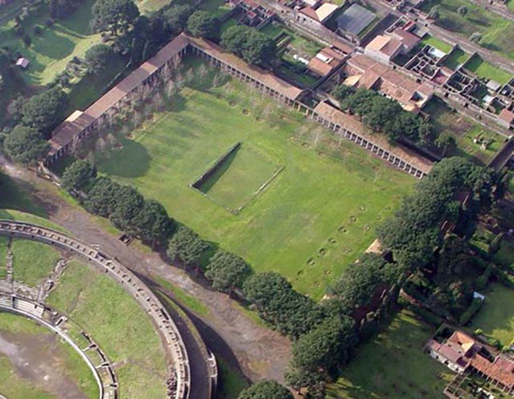 II.7.3 Pompeii. Palaestra. Looking towards south-west corner. 
The overflow from the pool in the centre ran into a small drain, which flushed out the large latrine.
The roof of the latrine building is visible (left) against the south wall in the south-east corner.

