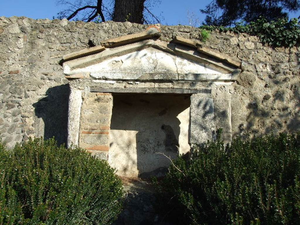 II.8.6 House of the Garden of Hercules.    Lararium.